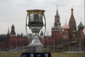 Кубок Гагарина путешествует по Москве со Спецсвязью