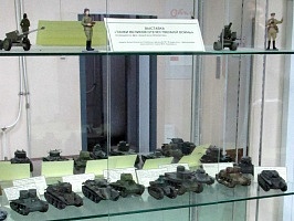 Выставка моделей бронетехники открылась в Управлении специальной связи по Санкт-Петербургу и Ленинградской области