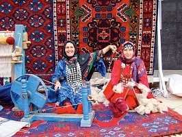 Спецсвязь доставила на выставку «Ковровое искусство Дагестана» экспонаты ручной работы