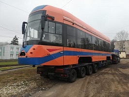 Силами Спецсвязи России в Нижний Тагил доставлены новые низкопольные трамваи