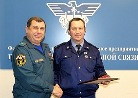 Сотрудников Спецсвязи наградили ведомственной медалью МЧС России